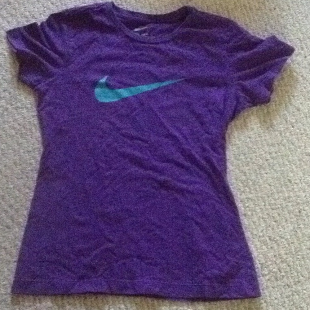 Nike t-shirt for girls